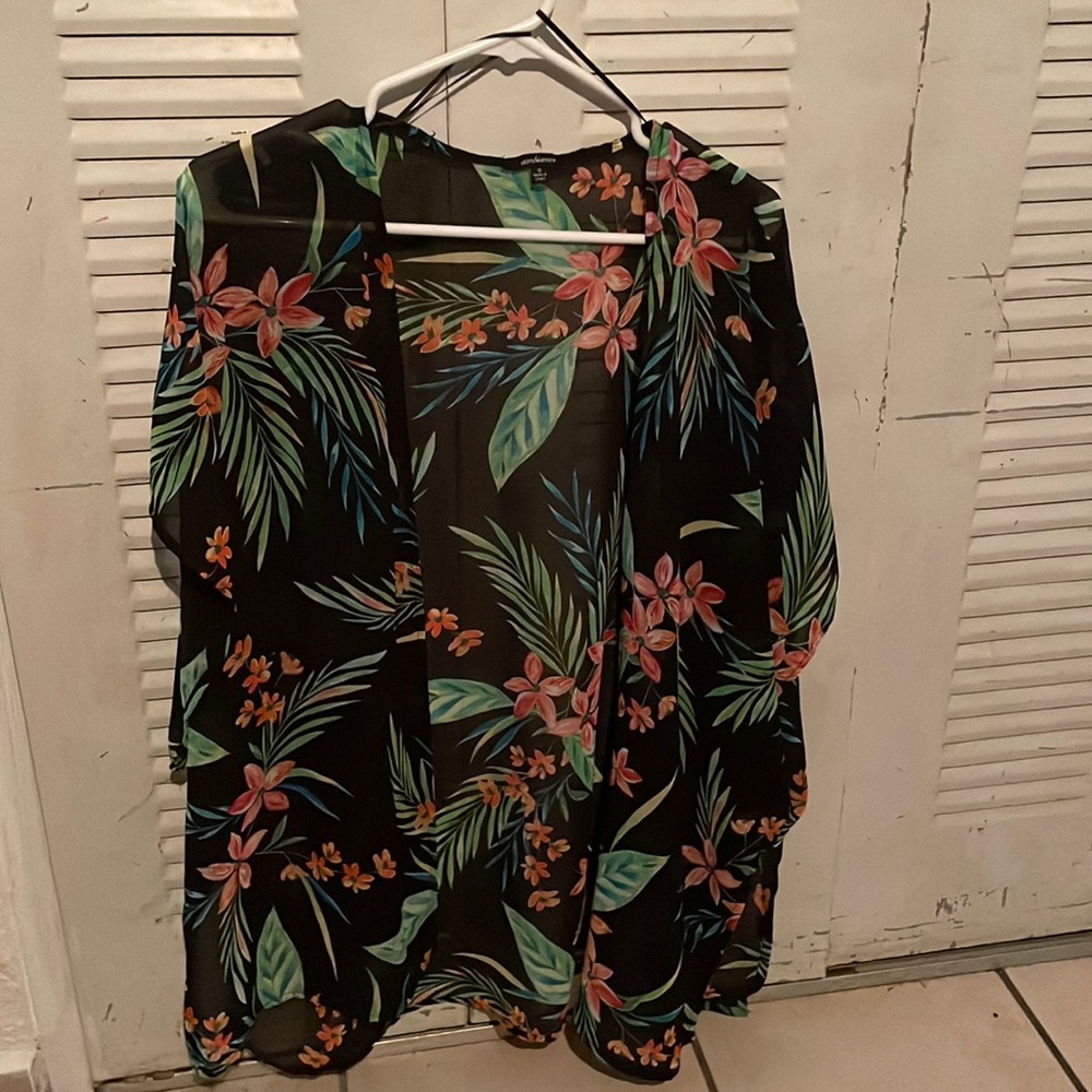 Mesh cover for summer with palms and flower pattern